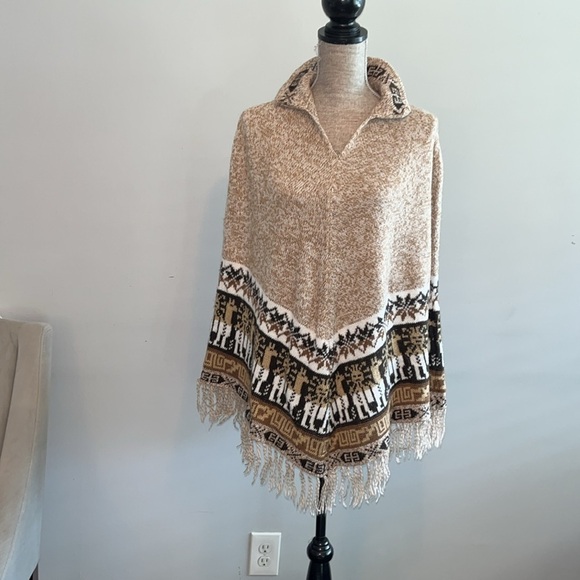 Alpaca short poncho - brown One Size fits most.  Excellent Condition. Super Soft - Picture 3 of 7